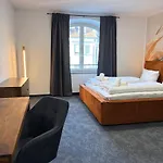 Vyld Fuchs - Urban, Aufzug & Balkon Apartment *