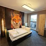 Vyld Fuchs - Urban, Aufzug & Balkon